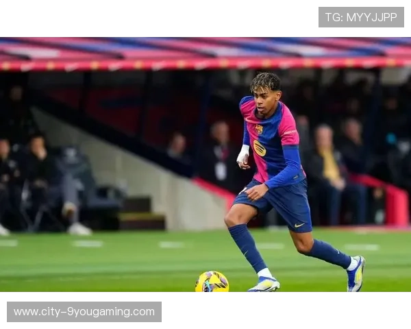 巴萨亚马尔两次假射骗过后卫再度完成破门，尽显魔力